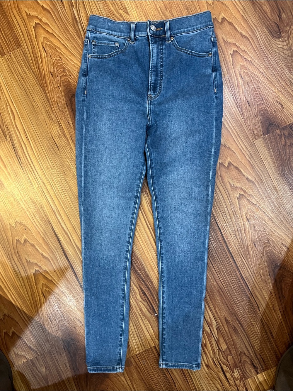 Express Women's Skinny Jeans in Medium Blue Wash